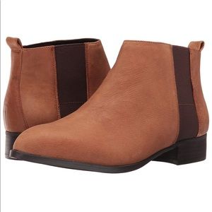 Nine West Nolynn women’s brown leather booties